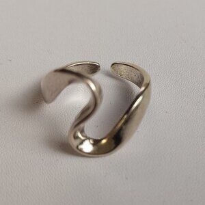 Almost new women's classic fashion silver ring